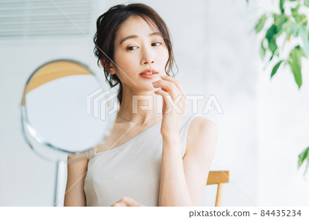 Female checking hair make 84435234