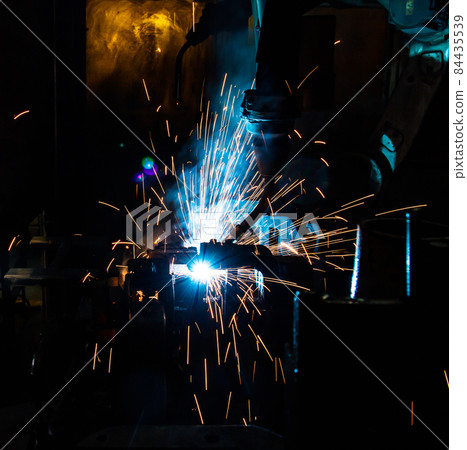 Welding robots movement in a car factory 84435539