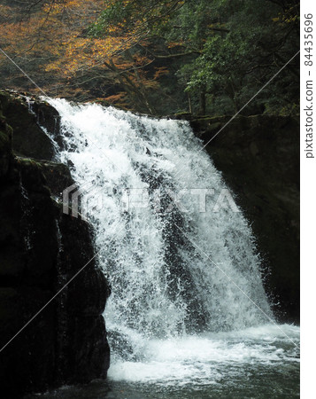 Scenery of the unexplored Kingokei and Sarukei waterfalls 84435696