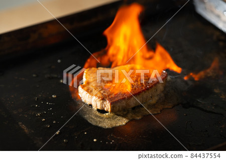 牛排肉鐵板火焰 牛排肉鐵板火焰 84437554