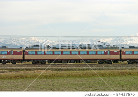 Hokuriku Main Line Mikawa-Kaga Kasama JR West 485 series Y31 formation (Kanazawa) ② Moha 484-330 sea side 84437670