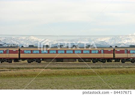 北陸本線 三河加賀笠間 JR 西 485 系列 Y31 編隊（金澤）⑥ 茂葉 485-147 海邊 84437671