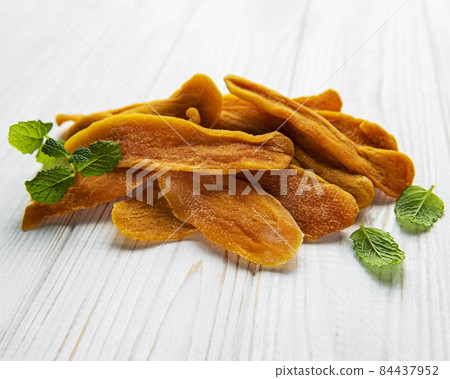 Dried mango slices Dried mango slices 84437952