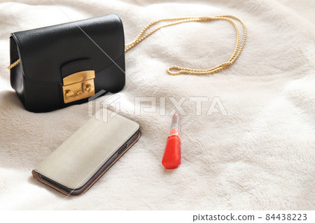 包裡的東西，出門的形象 84438223