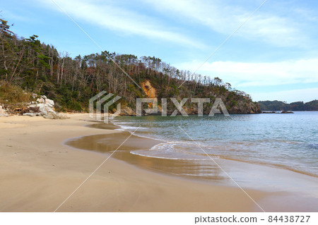 Kugunari Beach, a sandy beach of singing sand, Kesennuma Oshima, Kesennuma City, Miyagi Prefecture Kugunari Beach, a sandy beach of singing sand, Kesennuma Oshima, Kesennuma City, Miyagi Prefecture 84438727