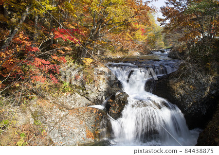 Sanxi Falls 84438875