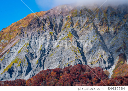 Daisen during the autumn leaves seen from Kagikake Pass 84439264