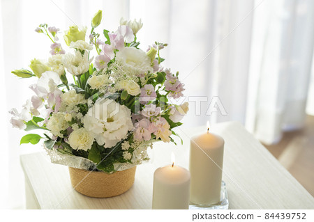 插花和蠟燭圖像 插花和蠟燭圖像 84439752