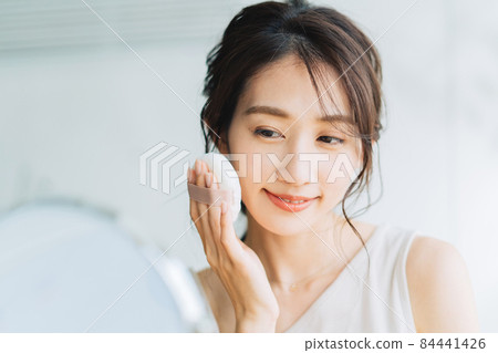 A woman to make up A woman to make up 84441426