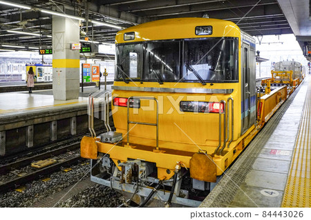 Kiya 97 series railcars stopped at Toyohashi Station 84443026