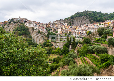 View of the medieval village of Motta Sant' Anastasia in sicily View of the medieval village of Motta Sant' Anastasia in sicily 84443356