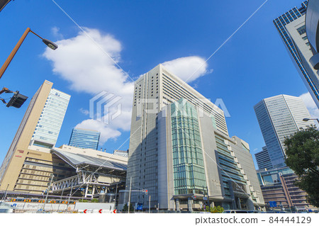 大阪車站城 JR 大阪車站大樓 Morning Autumn Sunny 84444129