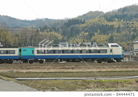 Hokuriku Main Line Morimoto-Tsubata JR East 485 series R23 formation (Niigata) ① Kuroha 481-3027 Sea side 84444471