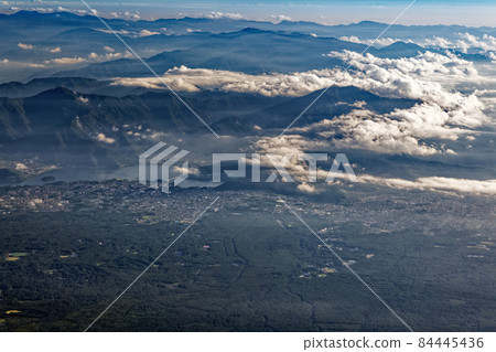 河口湖可眺望富士山之巔、觀世音菩薩山、奧內布山、奧多摩山 84445436