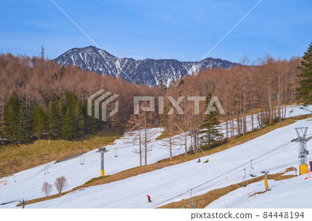 Looking north from the Marunuma Kogen Nikko Shirane Ropeway in Gunma Prefecture (Tsubakurosuyama, slope) Looking north from the Marunuma Kogen Nikko Shirane Ropeway in Gunma Prefecture (Tsubakurosuyama, slope) 84448194