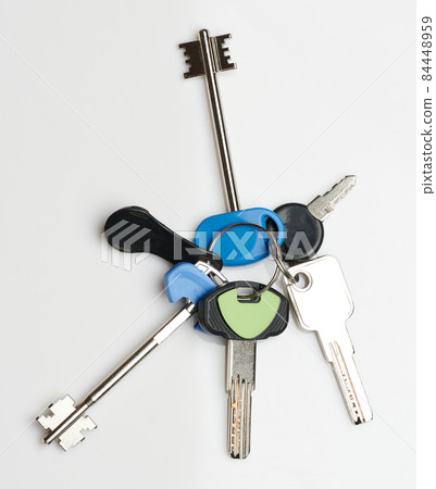 Set of different keys 84448959