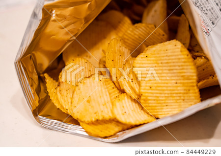 Crisps  84449229