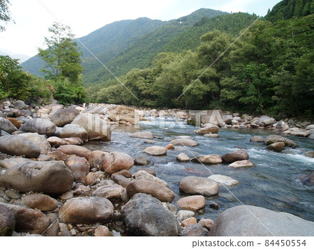 山間溪流 山間溪流 84450554