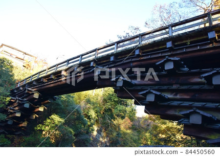 山梨縣,值得秋天的天氣的猿橋 山梨縣,值得秋天的天氣的猿橋 84450560