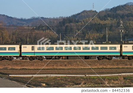 北陸本線 Morimoto-Tsubata JR 東 485 系列 T15 編隊(新潟) ③ Moha 485-1052 Sea side 北陸本線 Morimoto-Tsubata JR 東 485 系列 T15 編隊(新潟) ③ Moha 485-1052 Sea side 84452336