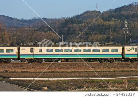 北陸本線 Morimoto-Tsubata JR 東 485 系列 T15 編隊（新潟）② Moha 484-1052 Sea side 84452337