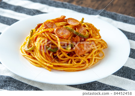 Spaghetti Napolitan 84452458