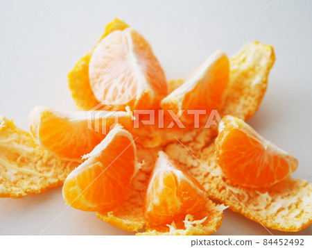 Peeled and divided tangerines 84452492