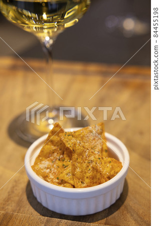 Bar tortilla chips and white wine 84455198