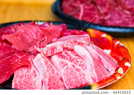Assorted grilled meat and raw meat [Image of luxurious home-cooked rice] 84455633