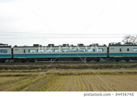 北陸本線五十鈴福岡JR東485系T16編隊(新潟)④茂葉484-1020海邊 北陸本線五十鈴福岡JR東485系T16編隊(新潟)④茂葉484-1020海邊 84456748