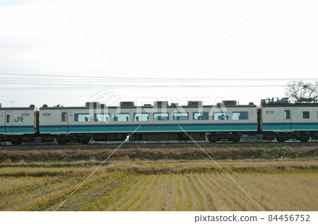 Hokuriku Main Line Isurugi-Fukuoka JR East 485 series T16 formation (Niigata) ② Moha 484-1045 Sea side Hokuriku Main Line Isurugi-Fukuoka JR East 485 series T16 formation (Niigata) ② Moha 484-1045 Sea side 84456752