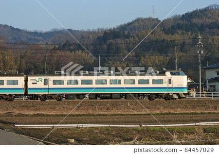 北陸幹線 Morimoto-Tsubata JR East 485 系列 T17 編隊（新潟） ① Kuroha 481-1023 Sea side 84457029