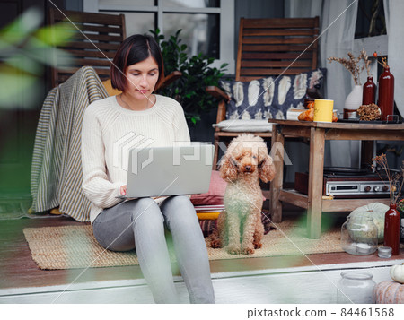 woman with laptop working outdoors in garden woman with laptop working outdoors in garden 84461568