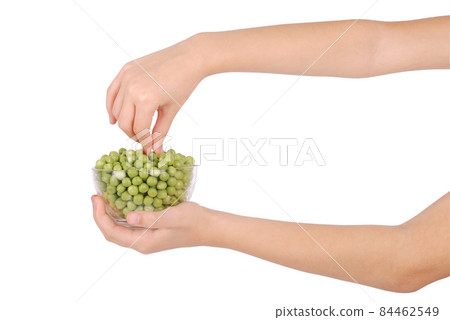 Fresh green peas in bowl isolated on white 84462549