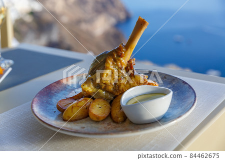 Lunch at a restaurant overlooking the sea 84462675