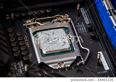 Apply silicone grease to the CPU Apply silicone grease to the CPU 84463116