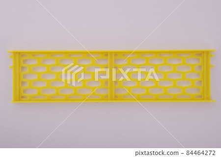 One yellow hair extender stops 84464272