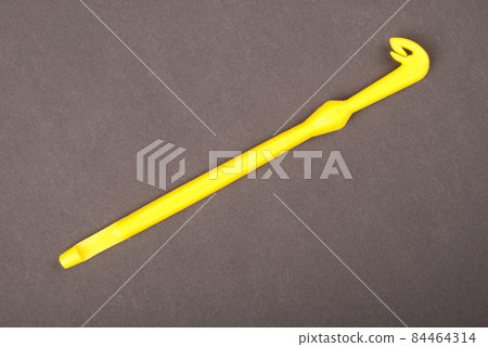 One yellow loop tier 84464314