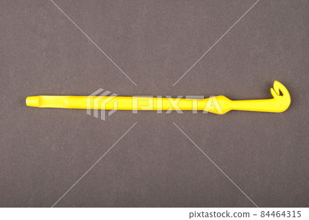 One yellow loop tier 84464315