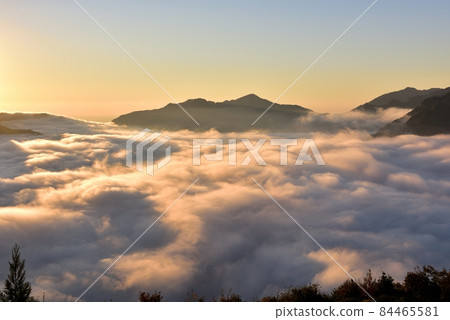 來自津之峰的 Kiwa 盆地的雲海 來自津之峰的 Kiwa 盆地的雲海 84465581