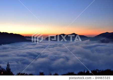 Sea of clouds in the Kiwa basin from Tsuenomine Sea of clouds in the Kiwa basin from Tsuenomine 84465585