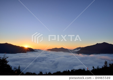 Sea of clouds in the Kiwa basin from Tsuenomine Sea of clouds in the Kiwa basin from Tsuenomine 84465589