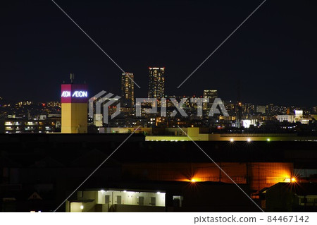 中央千里和吹田夜景（大城市郊區的密集住宅區） 84467142