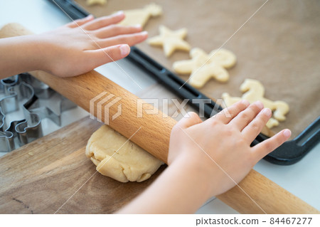 孩子們的手做餅乾 84467277