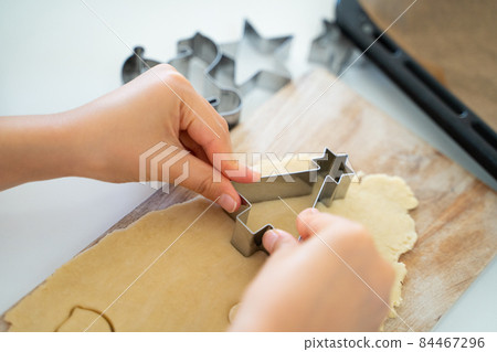 孩子們的手做餅乾 84467296