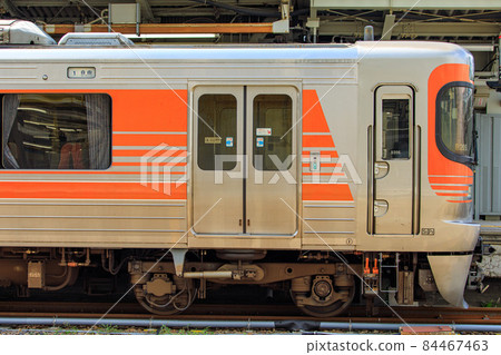 313系8000系老中線專車停名古屋站 313系8000系老中線專車停名古屋站 84467463