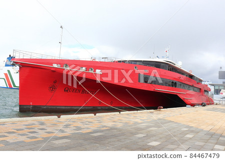 Japan-Korea route ship QUEEN BEETLE anchored at Hakata Port 84467479