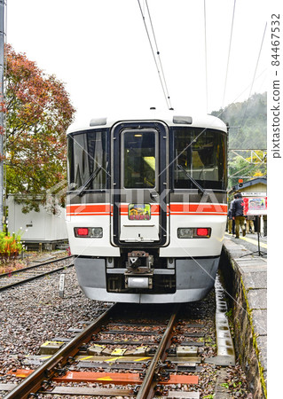 在都營站下車的飯田線飛京站 在都營站下車的飯田線飛京站 84467532