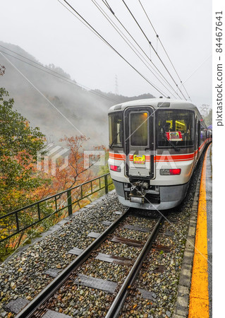 Visiting the unexplored area station in the rain, the Iida line unexplored area station number stopped at Tamoto station Visiting the unexplored area station in the rain, the Iida line unexplored area station number stopped at Tamoto station 84467641