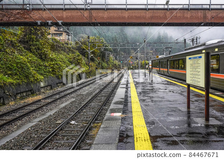 Hikyo Station on the Iida Line, which is stopped at Hiraoka Station Hikyo Station on the Iida Line, which is stopped at Hiraoka Station 84467671
